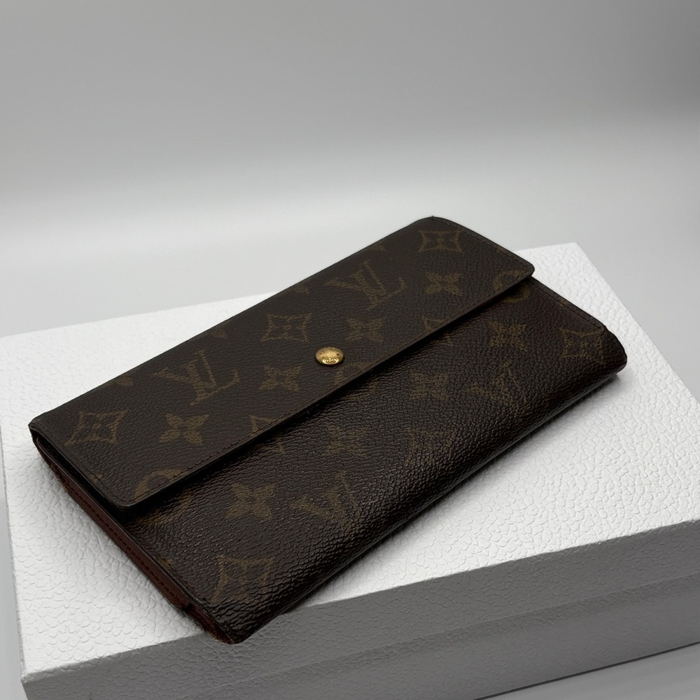 Louis Vuitton international Monogram wallet